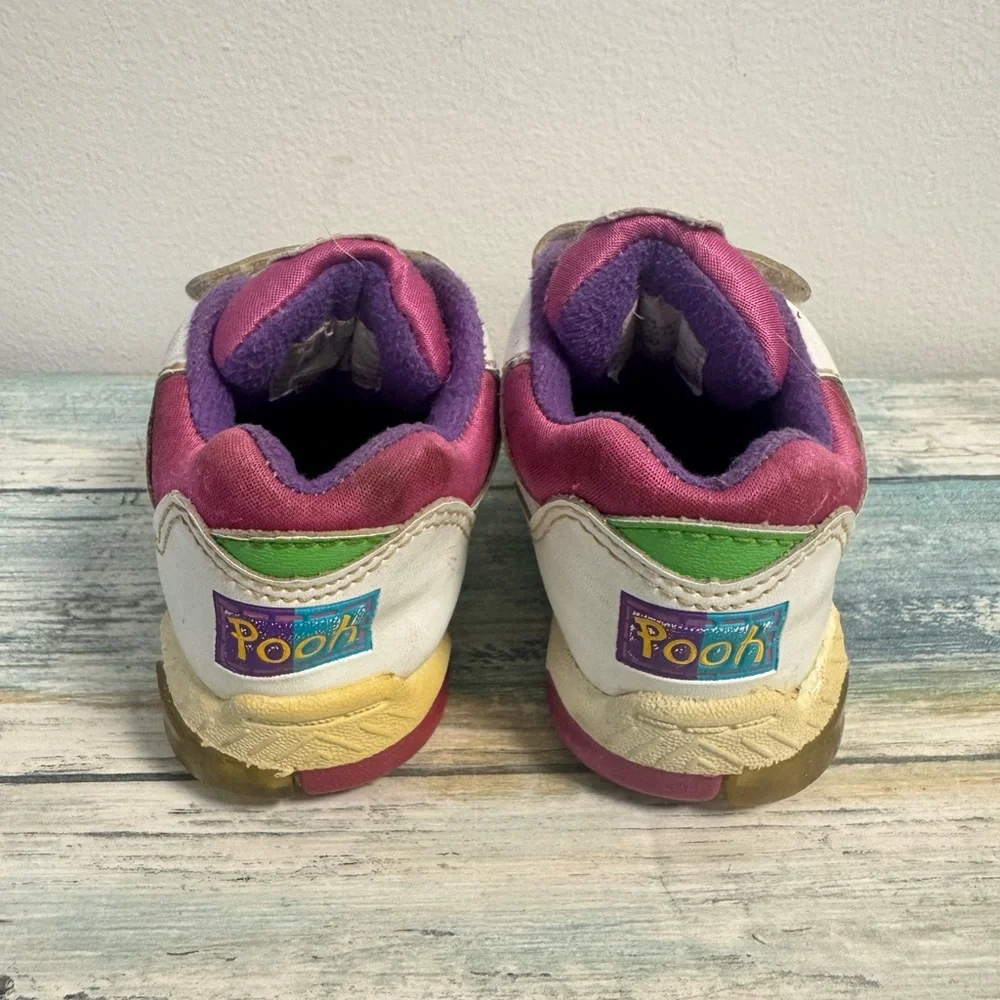 Vintage Winnie the Pooh Light Up Toddler Sneakers Size 6 Disney working‎ lights!